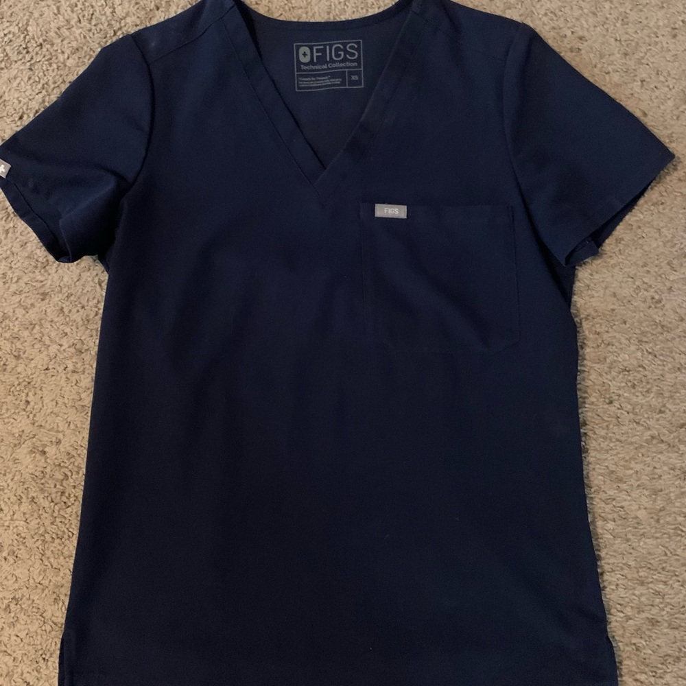 XS Figs Catarina top. Navy